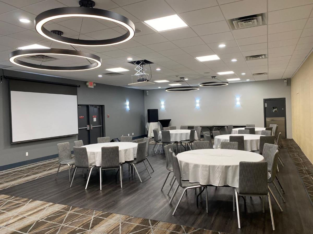 Holiday Inn Detroit Lakes By Ihg Exterior foto